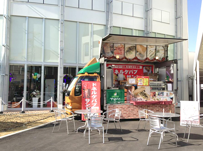 岐阜県 マルハン六条店様 でドネルケバブ販売　（2013/2/21～25）