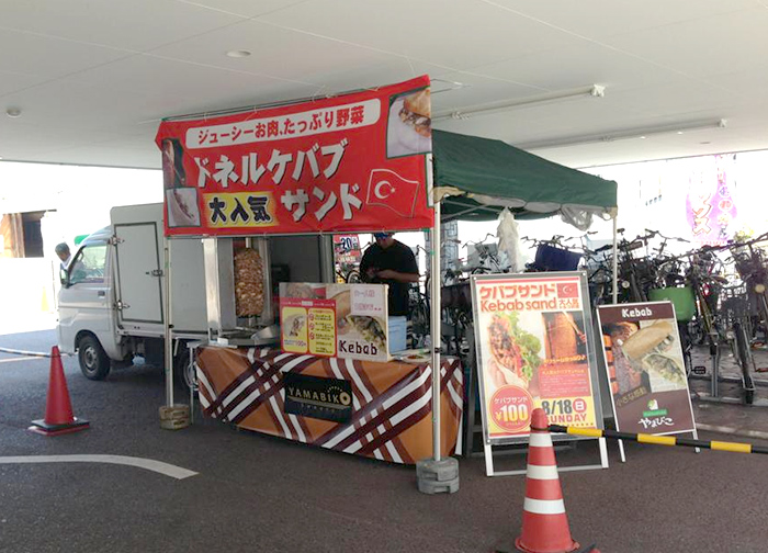 デルーサマックス市岡店様でケバブ 販売（2013/8/18）