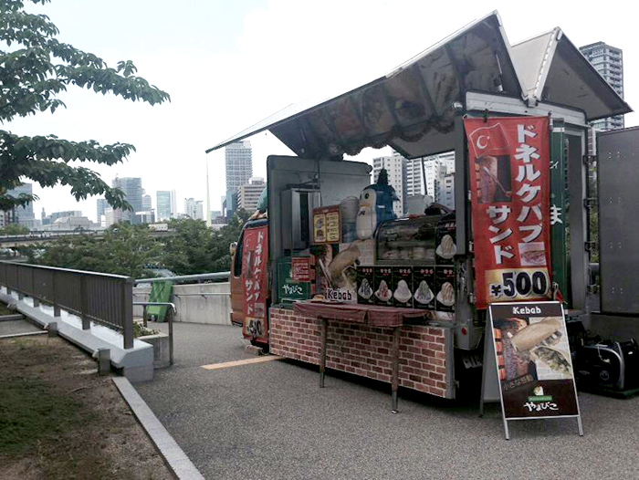 天神祭でドネルケバブ販売