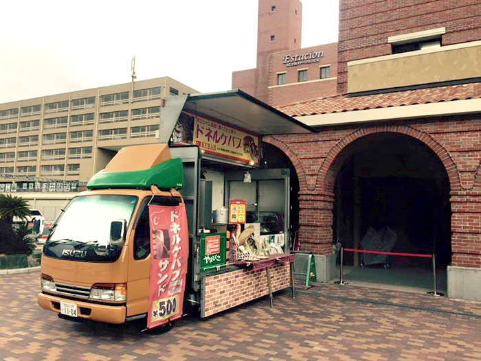 和歌山市ふじと台 ライブハウス シェルター様前でドネルケバブ販売