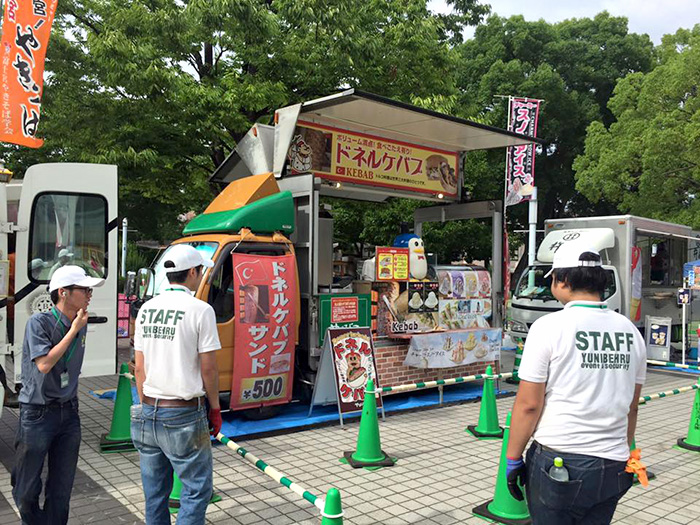 長居スタジアムでドネルケバブ販売