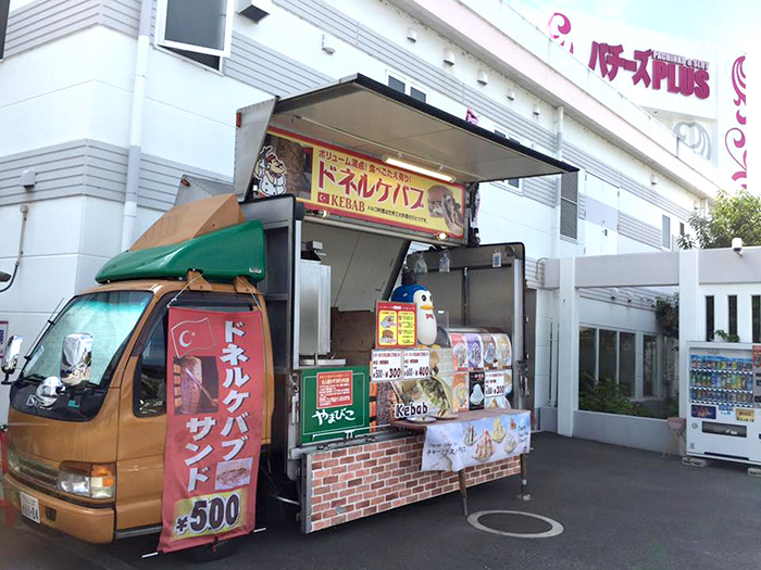 岩出市 パチーズPLUS岩出様にてドネルケバブ・スノーアイス販売