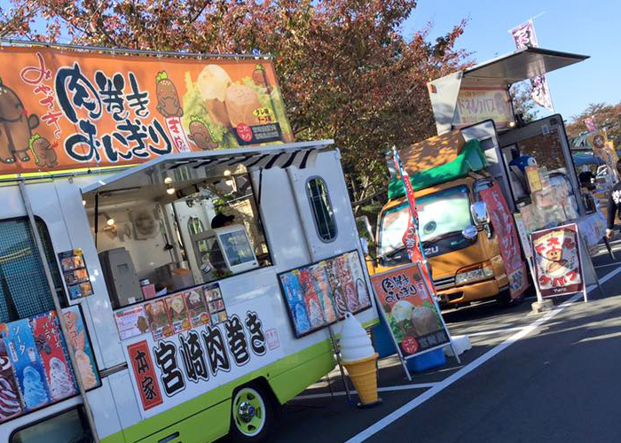 東条湖おもちゃ王国「はたらく くるま大集合‼」でドネルケバブ販売