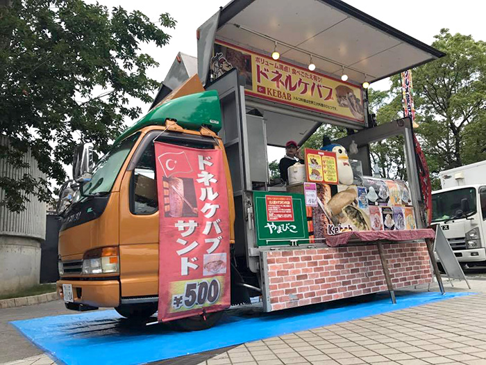 真夏のグルメ屋台フェスティバル（長居スタジアム）でドネルケバブ・スノーアイス販売中！