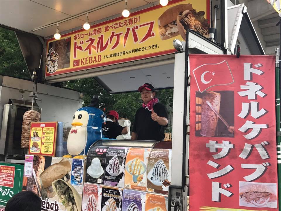 真夏のグルメ屋台フェスティバル（長居スタジアム）でドネルケバブ・スノーアイス販売中！